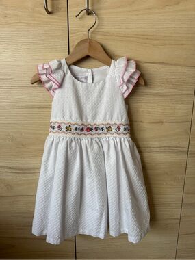 iris & ivy White Textured Dress with Pink-Trimmed Flutter Sleeves